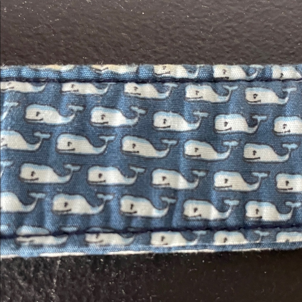 ❤️ 5/$25 Vineyard Vines Blue Whale Pattern Belt - Picture 6 of 6